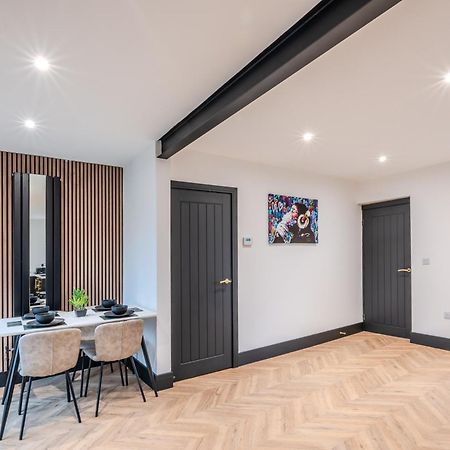 Modern 3Br Home - Private Parking - Tv In Every Bedroom 스완지 외부 사진
