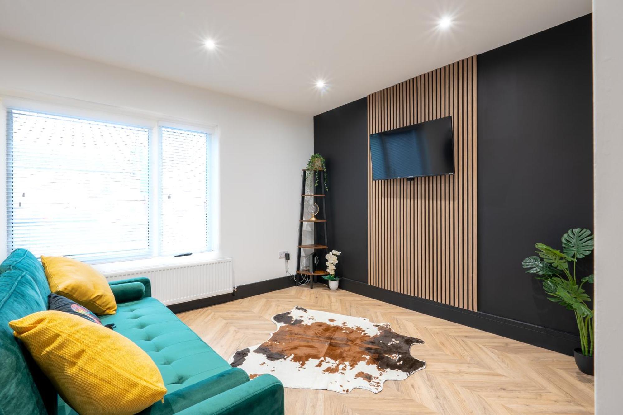 Modern 3Br Home - Private Parking - Tv In Every Bedroom 스완지 외부 사진