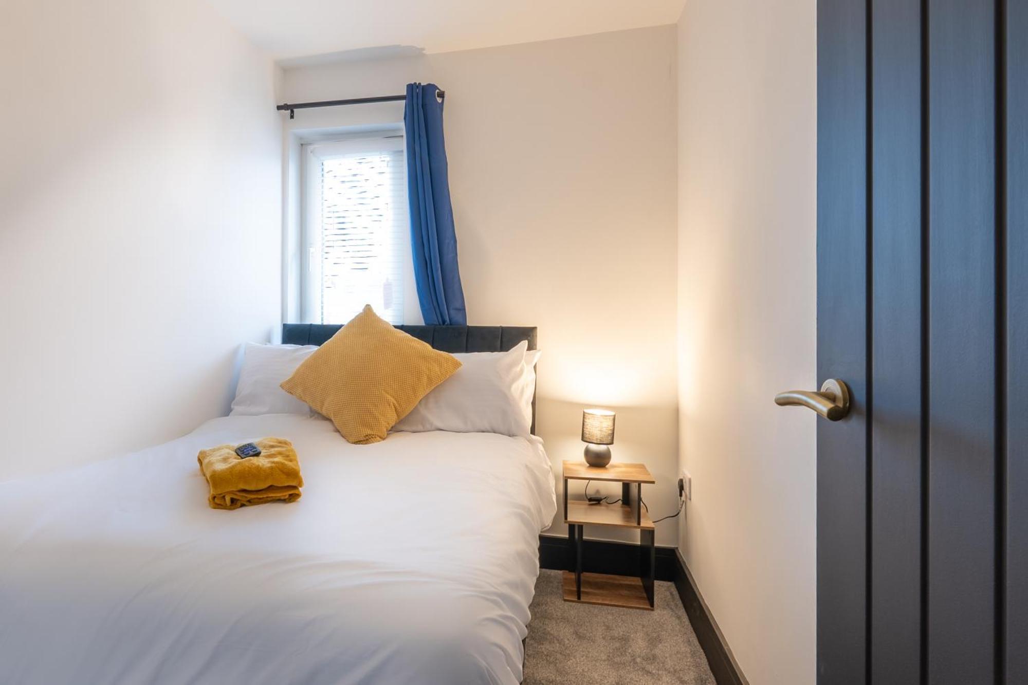 Modern 3Br Home - Private Parking - Tv In Every Bedroom 스완지 외부 사진